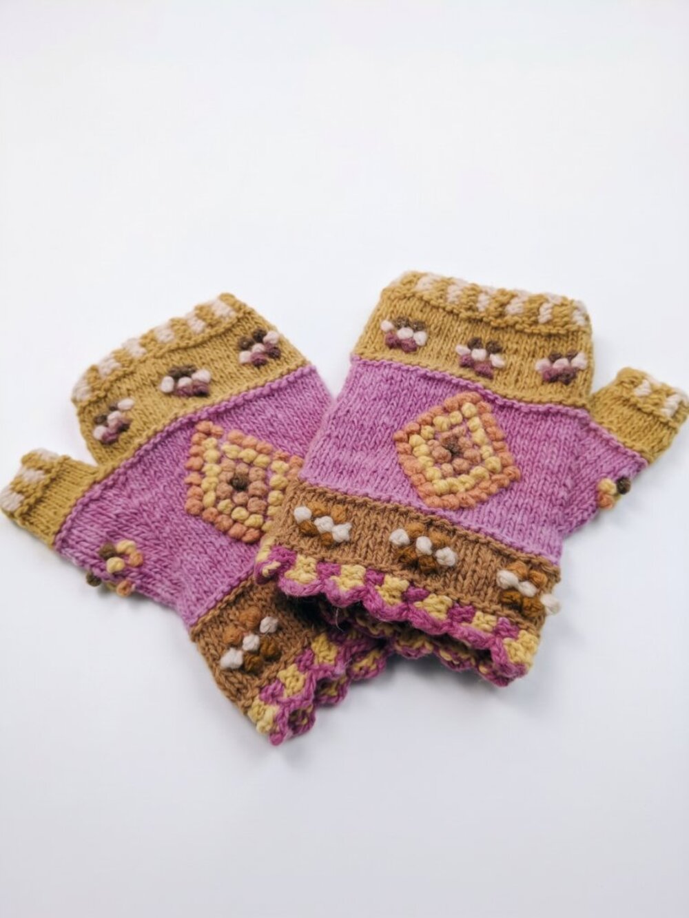 Handmade Hand-Knitted Sheep's Wool Gloves for Warm Winter